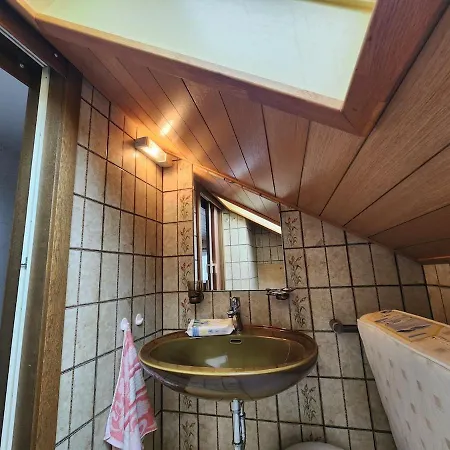 Zuhause Bei Uns Im Schlafzimmer M Apartment Dorfles-Esbach